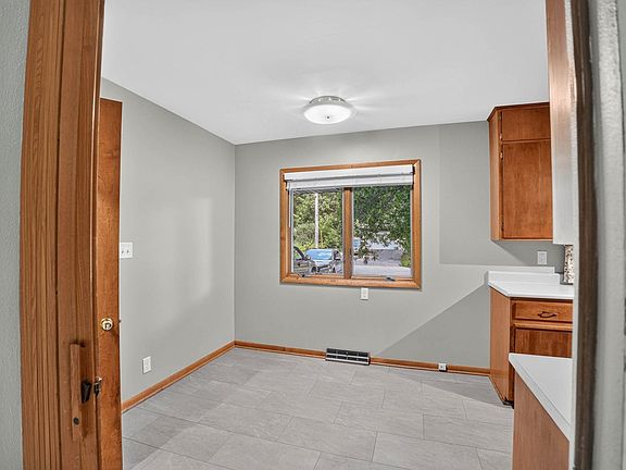 4th image of 610 W 28th St