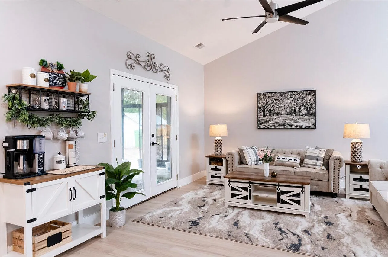 4 bed, 2.5 bath, 2151 sqft, $4,300 — Photo 1