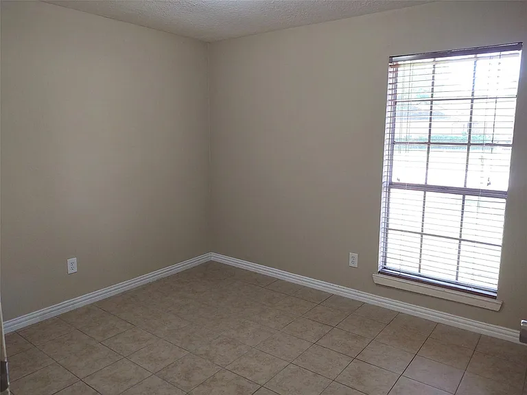 2515 Heritage Colony Dr — Photo 10