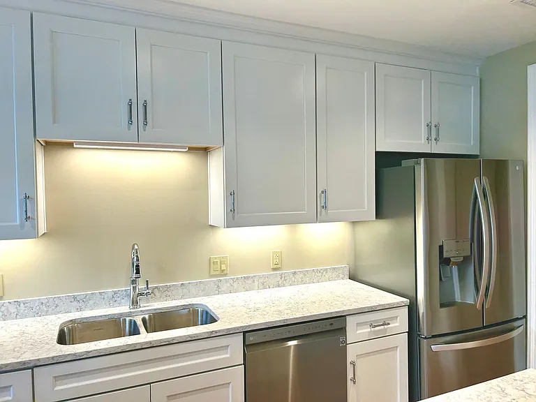 446 W 6th St — Photo 23