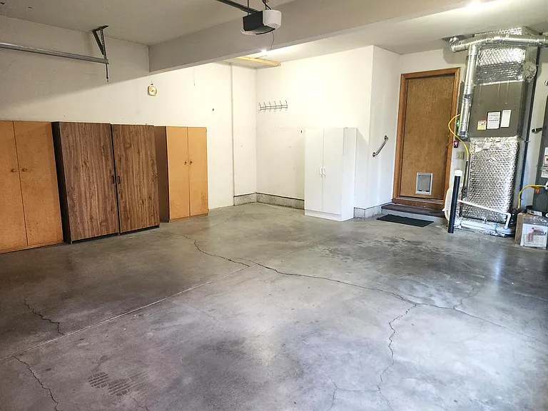 611 NE Tracker Ct — Photo 19
