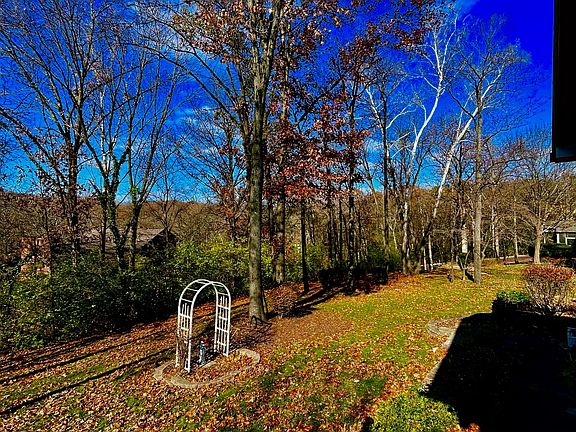 4th image of 9457 Sunny Creek Ln