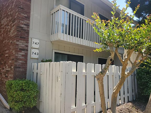 2nd image of 743 Brentwood Pl SE
