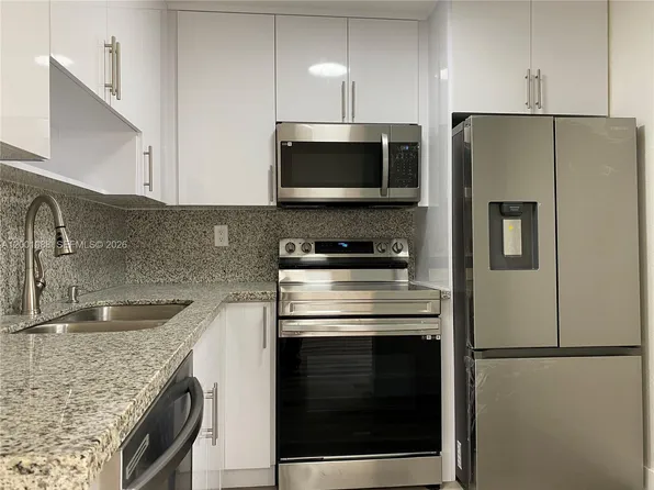 9320 Fontainebleau Blvd, Miami, FL