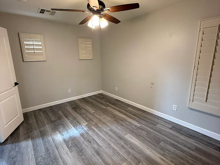 5714 S 21st Ter — Photo 3