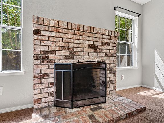 4th image of 309 N Jefferson Street