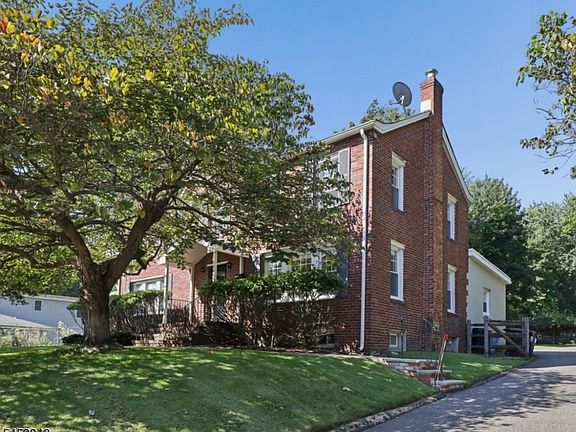 3rd image of 166 Crescent Ave