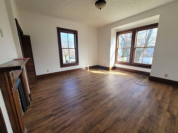 3rd image of 409 Deaderick Ave
