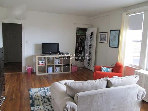 2nd image of 1625 Commonwealth Ave #B18