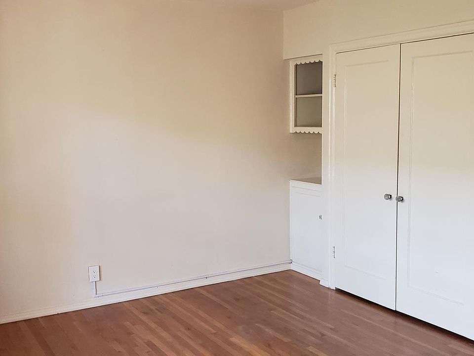 Living room built-ins & closet