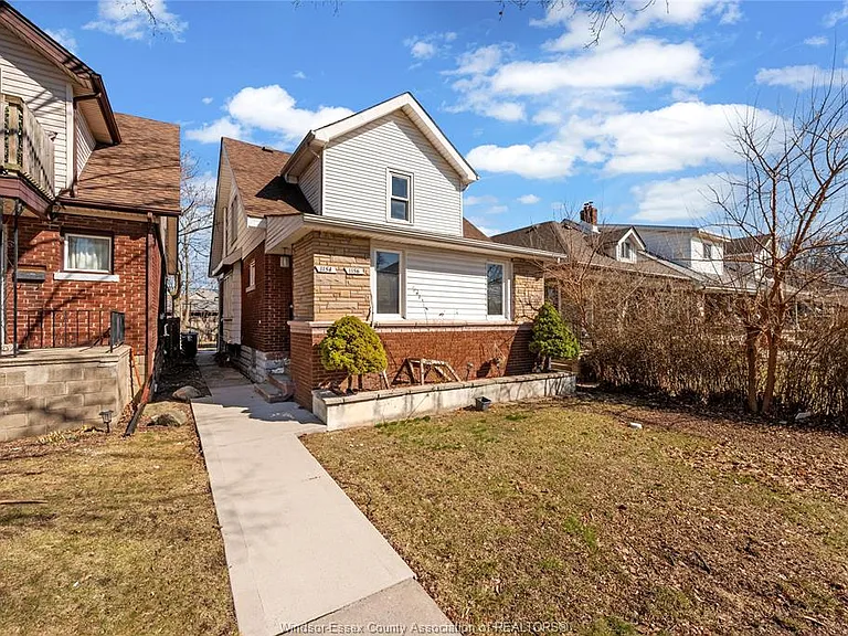 1156 Elm Ave #UPPER — Photo 1