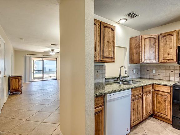 5th image of 2135 SE 15th Pl APT 103