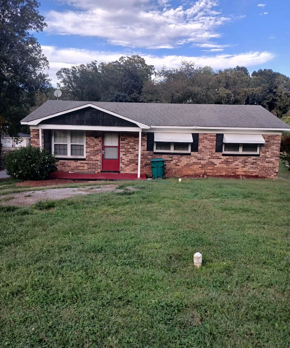 3 bed, 1107 sqft, $1,275 — Photo 1