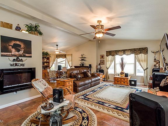 4th image of 1074 E Eagle Dr