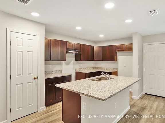 3rd image of 3928 Autumn Ln