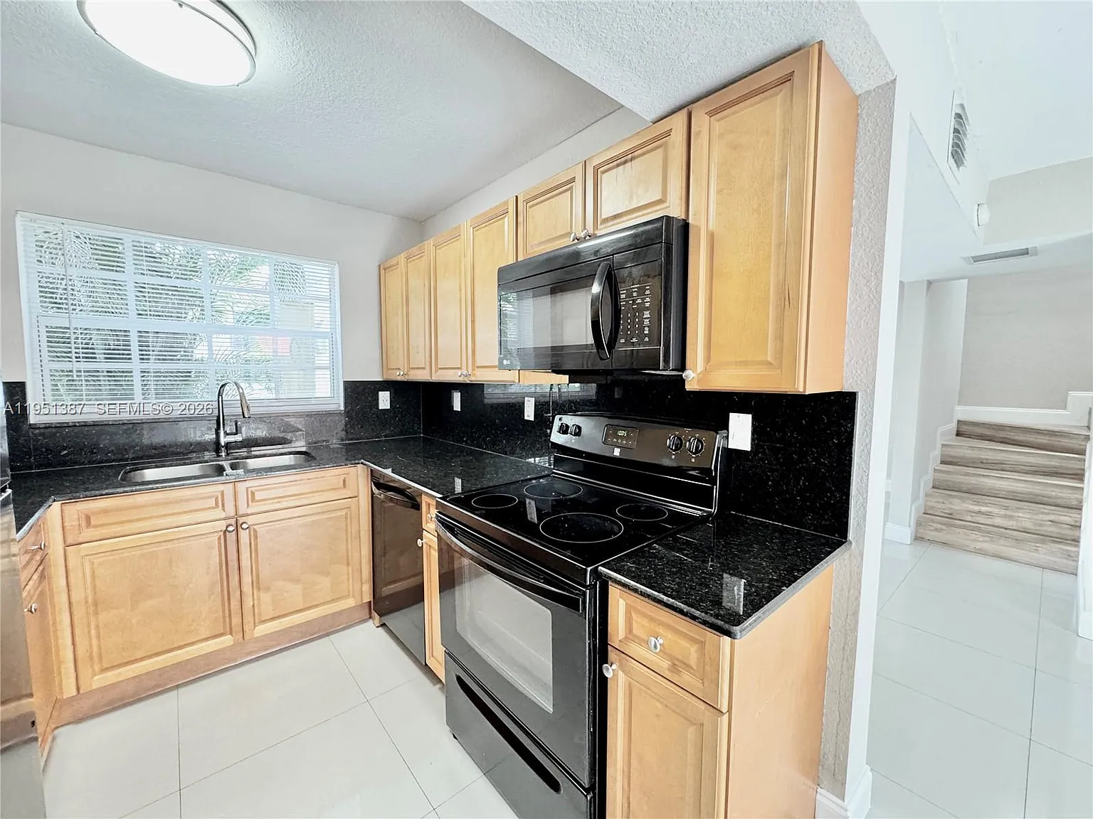 3 bed, 2.5 bath, 1264 sqft, $2,650 — Photo 3