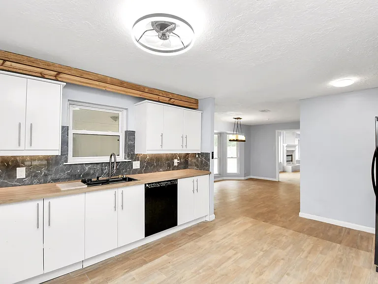 17903 Nanes Dr — Photo 30