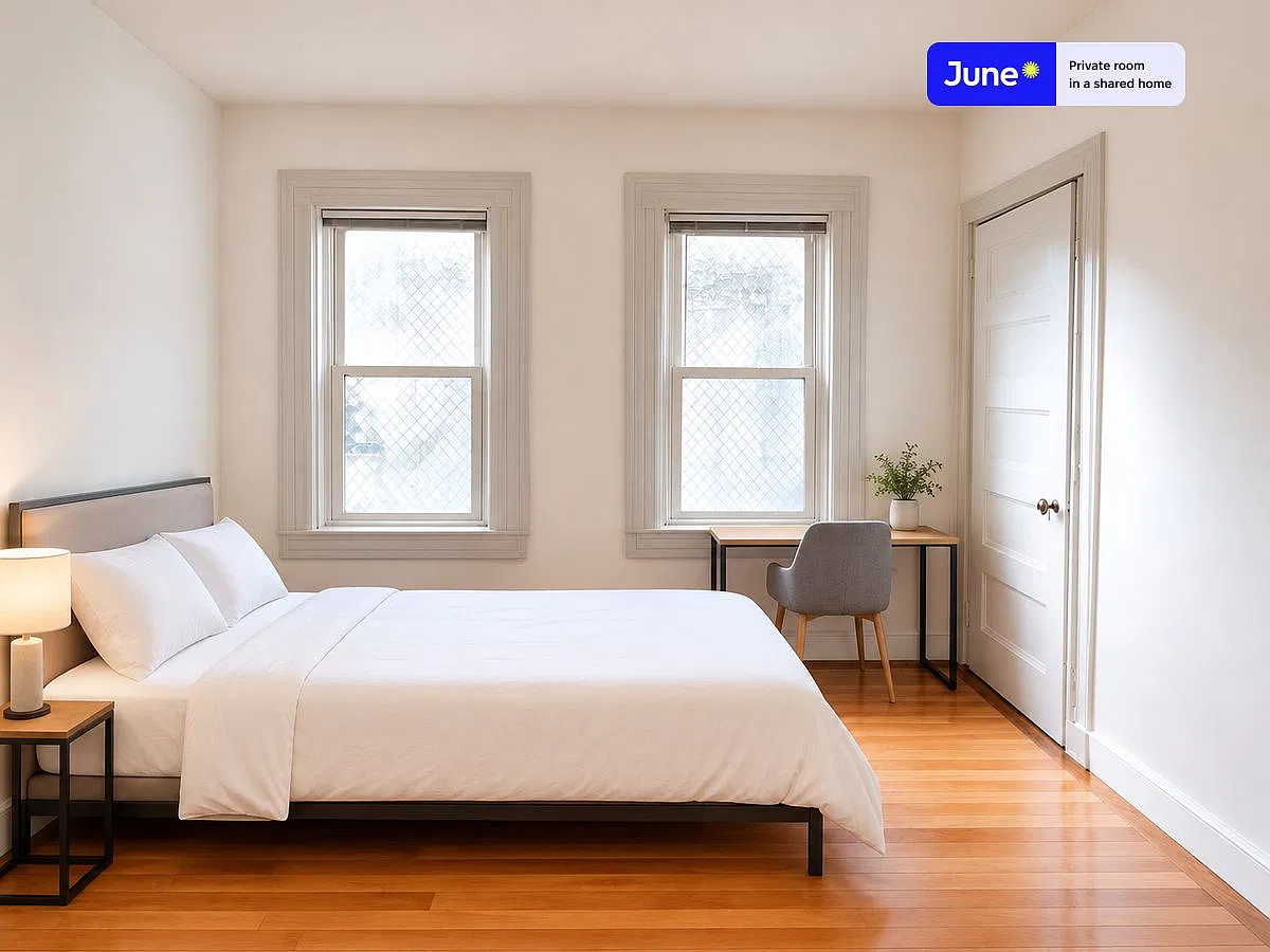 Queen bedroom in 4 bed/1 bath home in JFK/UMass #1751 B — Photo 1