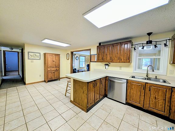 4th image of 141 Hop River Road