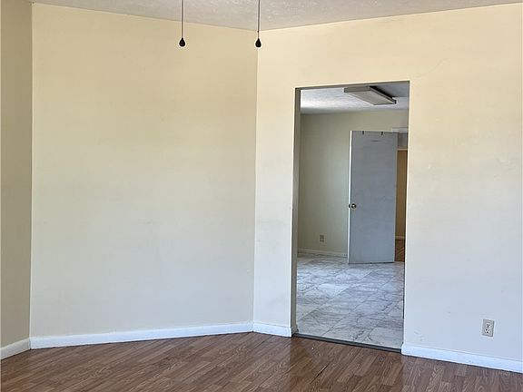 5th image of 112 Scammel St