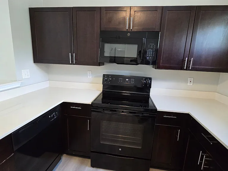 503 W Kings Hwy — Photo 7
