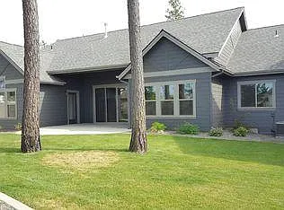 4 bed, 2.5 bath, 2800 sqft, $3,500 — Photo 2