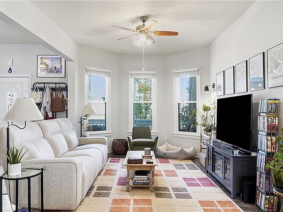 3rd image of 245 W 31st St