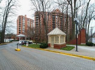5802 Nicholson Ln #2806, Rockville, MD 20852