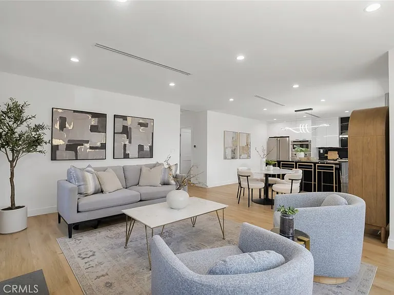 2115 W Clark Ave — Photo 5