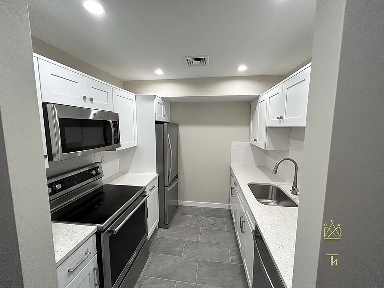 25 Holly Ln #1D — Photo 7