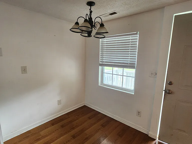 1607 E Fairview Ave — Photo 5