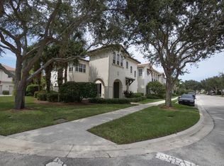 11 Stoney Dr, Palm Beach Gardens, FL 33410
