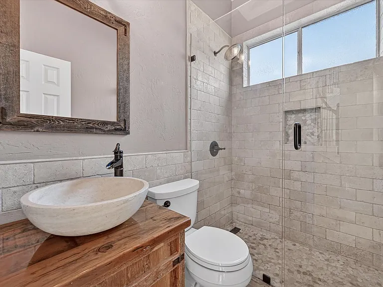 3102 Southwood Dr — Photo 8