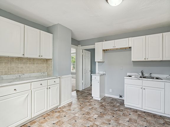 5th image of 2512 6th St N #1