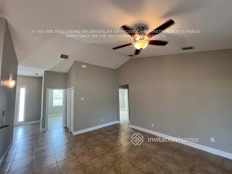 2214 SE Mandrake Cir — Photo 3