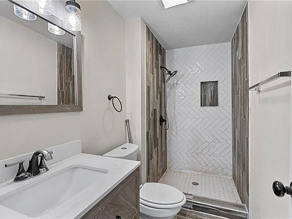 5th image of 3868 E 59th St