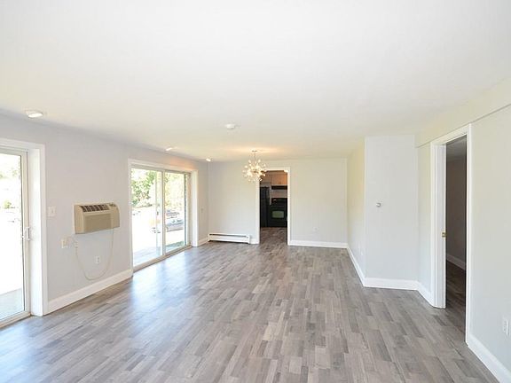 3rd image of 99 Edgelawn Ave APT 2