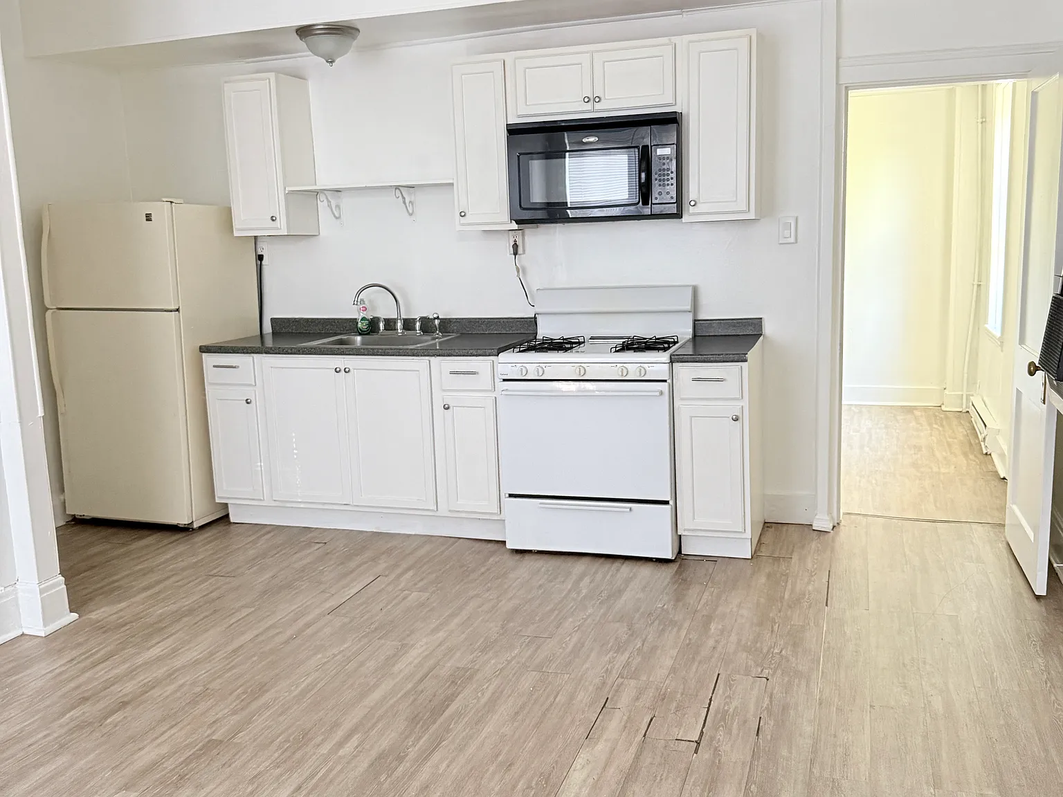 290 2nd Ave — Photo 3