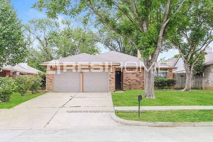 1st image of 400 Angelina Dr