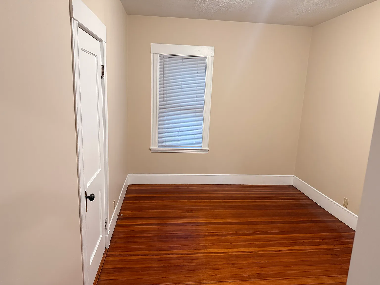 3 bed, 1200 sqft, $2,900 — Photo 4
