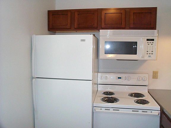 5th image of 140 E 19th St APT 1