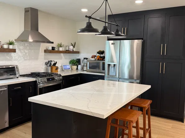 388 N Loop Dr, Camarillo, CA 93010