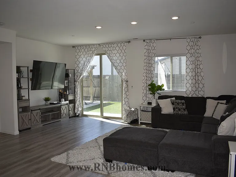 1048 Merrimack St — Photo 5