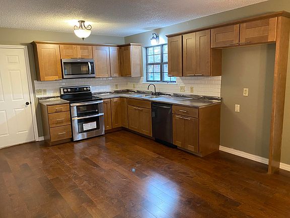 5th image of 65 Sandstone Dr