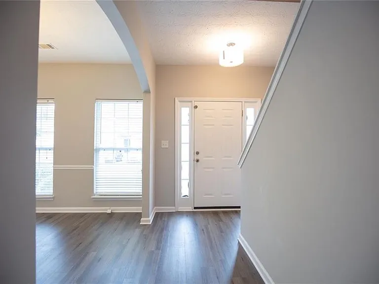 649 Kenridge Dr — Photo 4