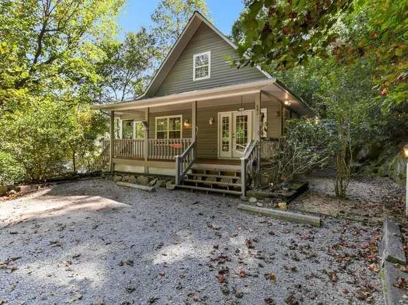 841 Riverbend Dr, Hayesville, NC 28904