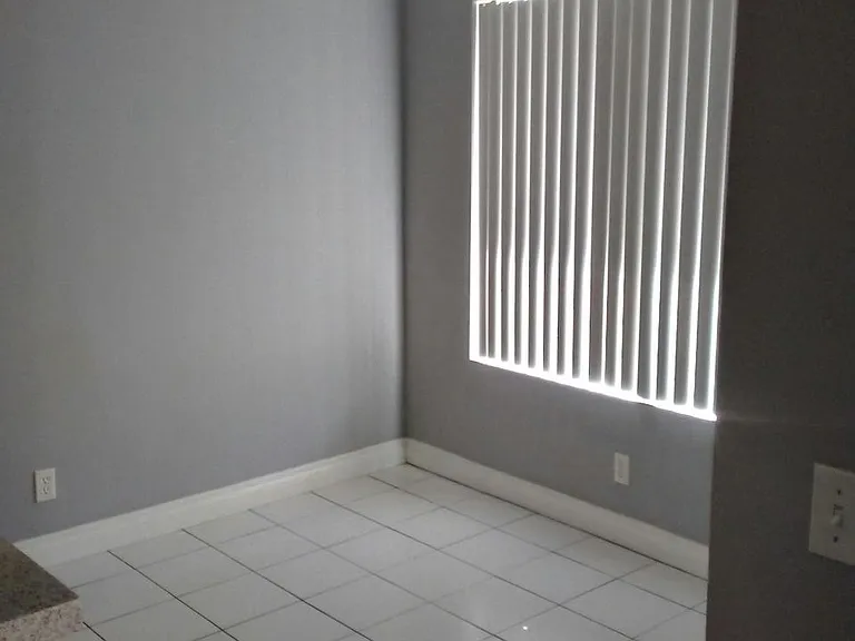 218 W Vermont Ave #12 — Photo 3