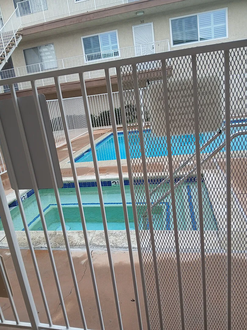 Lower level condo — Photo 4