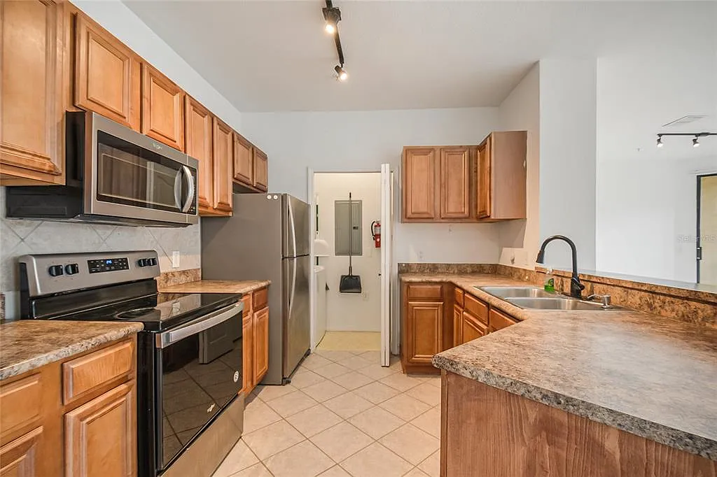 Photo 2 of 24 - 6157 Metrowest Blvd #202 - Orlando, FL Building Photo - 6157 Metrowest Blvd #202