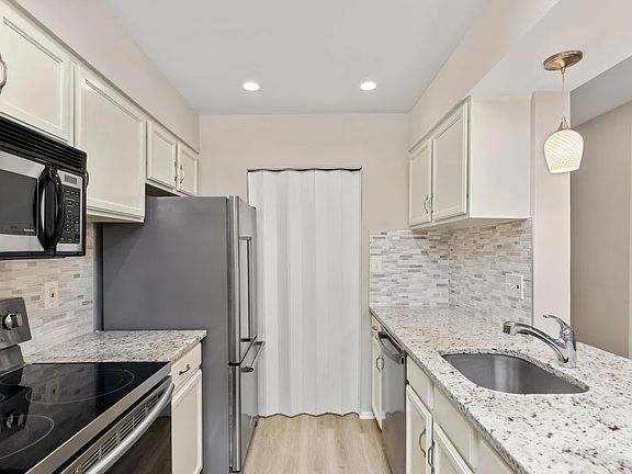 3rd image of 1706 Ascot Way #X